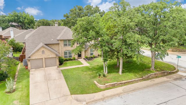 2804 Stonehurst Drive, Grapevine, TX 76051