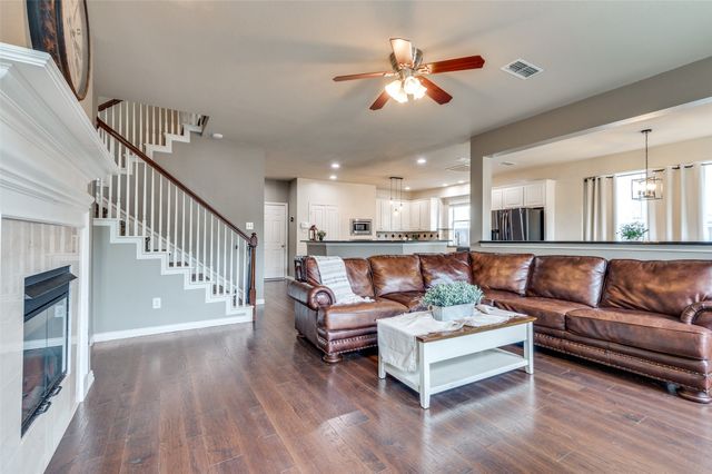 2804 Stonehurst Drive, Grapevine, TX 76051