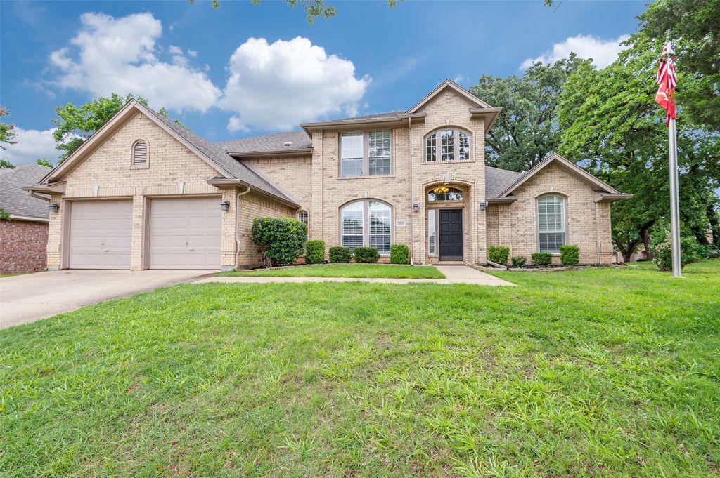 2804 Stonehurst Drive, Grapevine, TX 76051