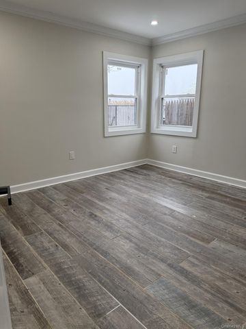 11 Bayview Avenue, Lawrence, NY 11559