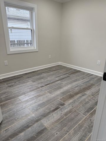 11 Bayview Avenue, Lawrence, NY 11559