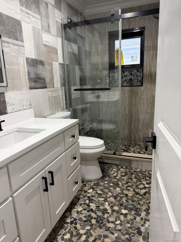 11 Bayview Avenue, Lawrence, NY 11559