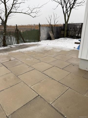 11 Bayview Avenue, Lawrence, NY 11559