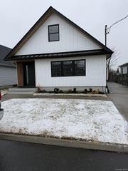 11 Bayview Avenue, Lawrence, NY 11559