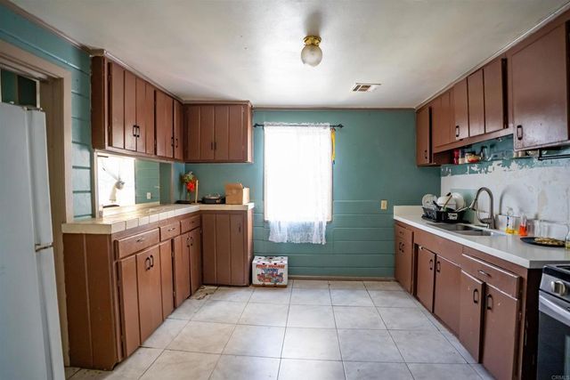 467 W G St, Colton, CA 92324