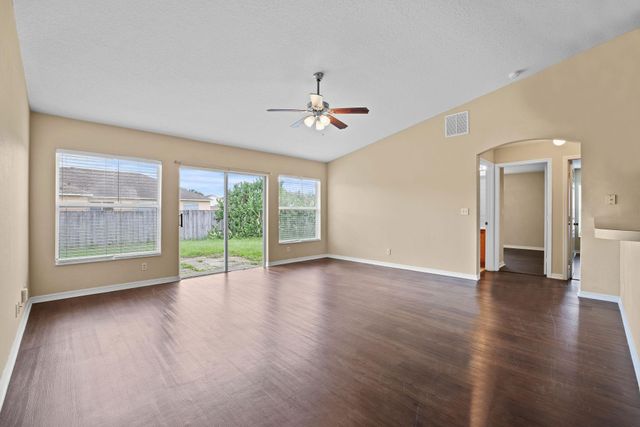 565 SW Undallo Rd, Port St Lucie, FL 34953
