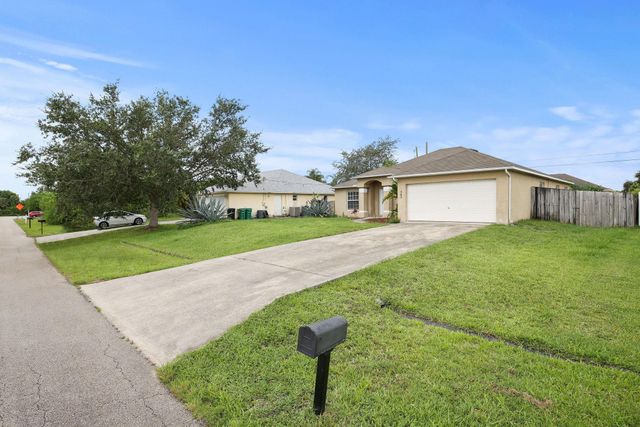 565 SW Undallo Rd, Port St Lucie, FL 34953