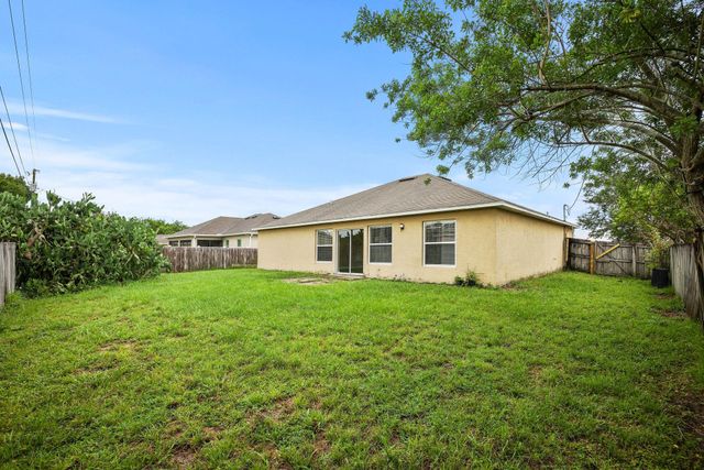 565 SW Undallo Rd, Port St Lucie, FL 34953