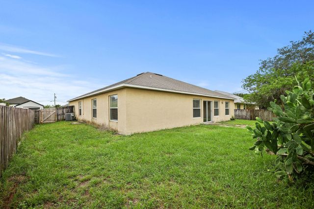 565 SW Undallo Rd, Port St Lucie, FL 34953