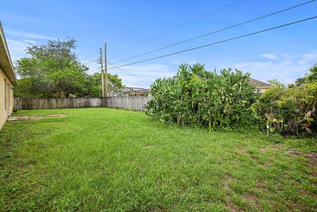 565 SW Undallo Rd, Port St Lucie, FL 34953