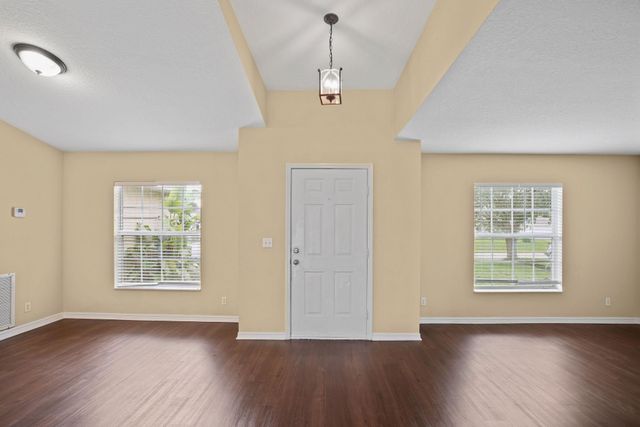 565 SW Undallo Rd, Port St Lucie, FL 34953