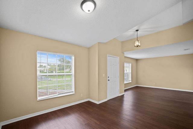 565 SW Undallo Rd, Port St Lucie, FL 34953
