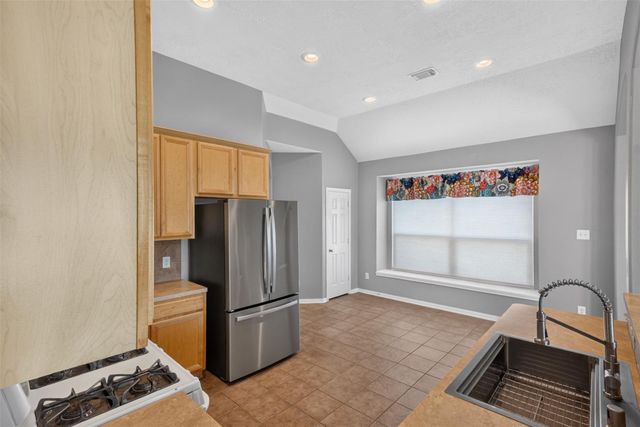 17231 Sheffield Bend Dr, Houston, TX 77095
