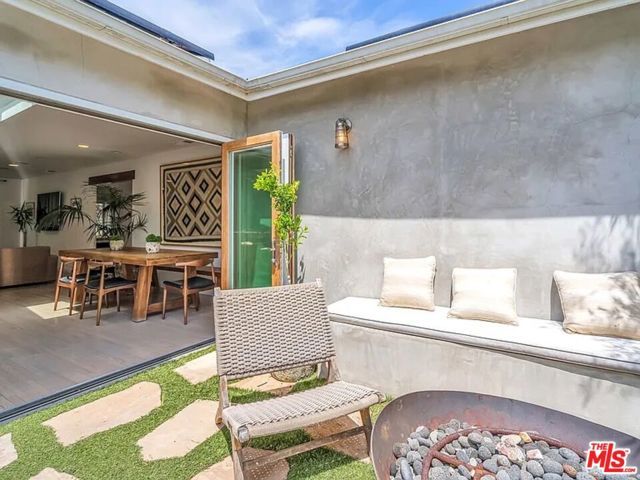 7844 Stewart Avenue ., Los Angeles, CA 90045