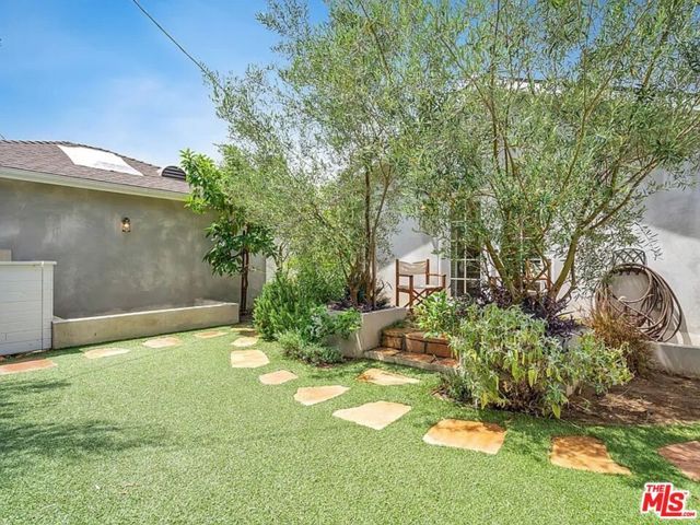7844 Stewart Avenue ., Los Angeles, CA 90045