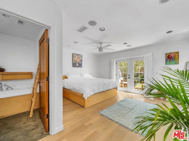 7844 Stewart Avenue ., Los Angeles, CA 90045