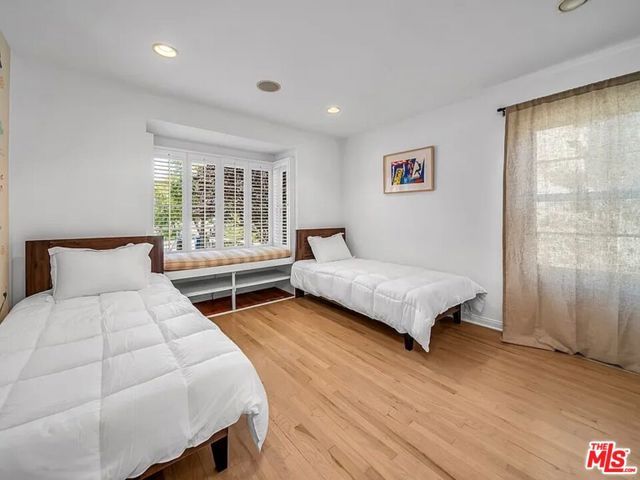 7844 Stewart Avenue ., Los Angeles, CA 90045