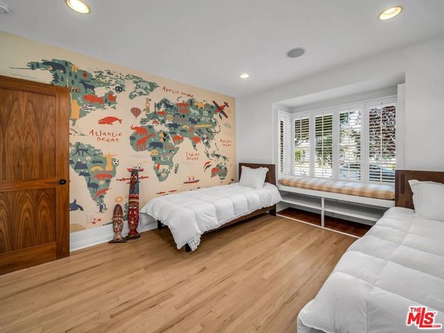 7844 Stewart Avenue ., Los Angeles, CA 90045