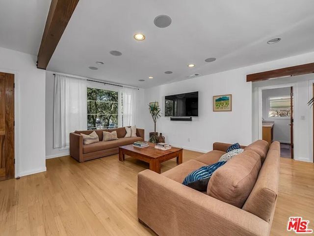 7844 Stewart Avenue ., Los Angeles, CA 90045