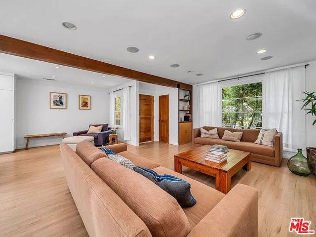 7844 Stewart Avenue ., Los Angeles, CA 90045