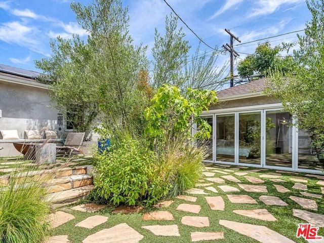 7844 Stewart Avenue ., Los Angeles, CA 90045