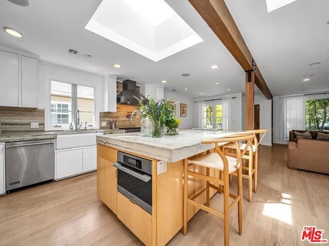 7844 Stewart Avenue ., Los Angeles, CA 90045