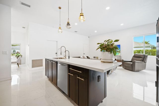 5320 SW 199th Avenue, Pembroke Pines, FL 33332