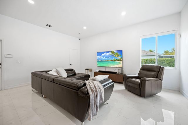 5320 SW 199th Avenue, Pembroke Pines, FL 33332