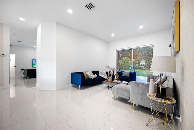 5320 SW 199th Avenue, Pembroke Pines, FL 33332