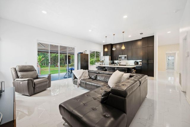 5320 SW 199th Avenue, Pembroke Pines, FL 33332