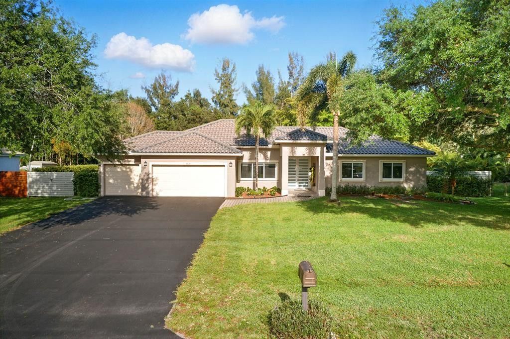 5320 SW 199th Avenue, Pembroke Pines, FL 33332