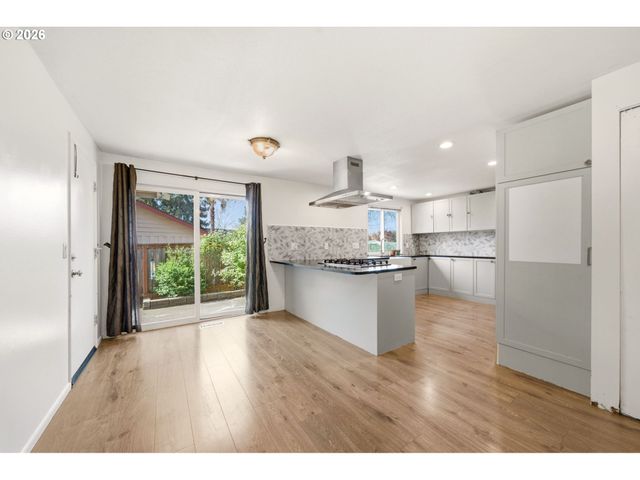 4725 Sw 207TH Ct, Beaverton, OR 97078