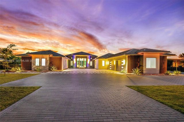 9790 SW 62nd St, Miami, FL 33173