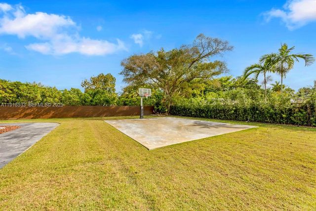 9790 SW 62nd St, Miami, FL 33173