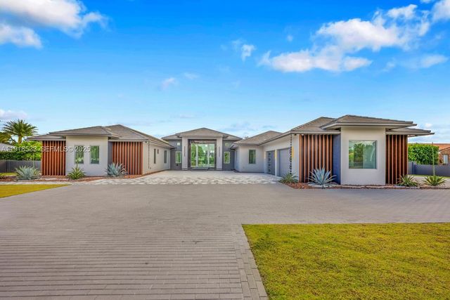 9790 SW 62nd St, Miami, FL 33173