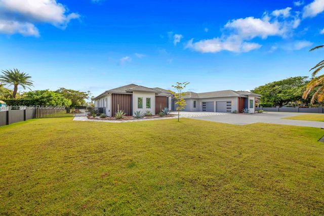 9790 SW 62nd St, Miami, FL 33173