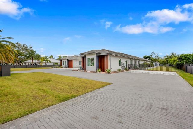 9790 SW 62nd St, Miami, FL 33173