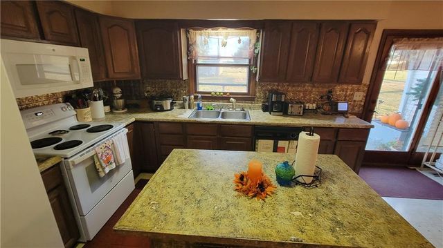 35333 W 287th Street, Paola, KS 66071