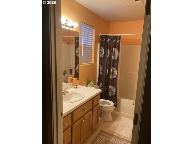 2499 N HOLLADAY St, Cornelius, OR 97113