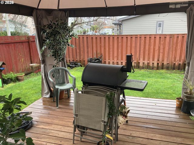 2499 N HOLLADAY St, Cornelius, OR 97113