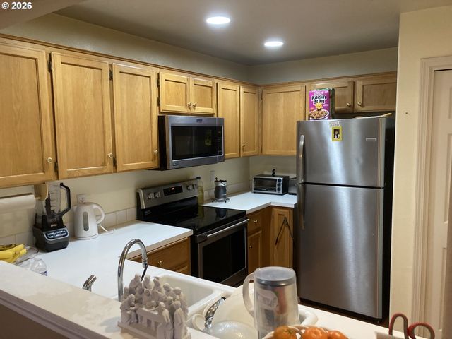 2499 N HOLLADAY St, Cornelius, OR 97113