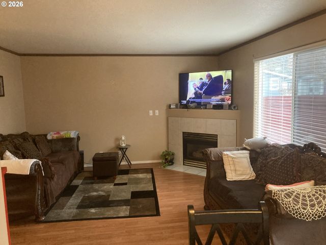 2499 N HOLLADAY St, Cornelius, OR 97113