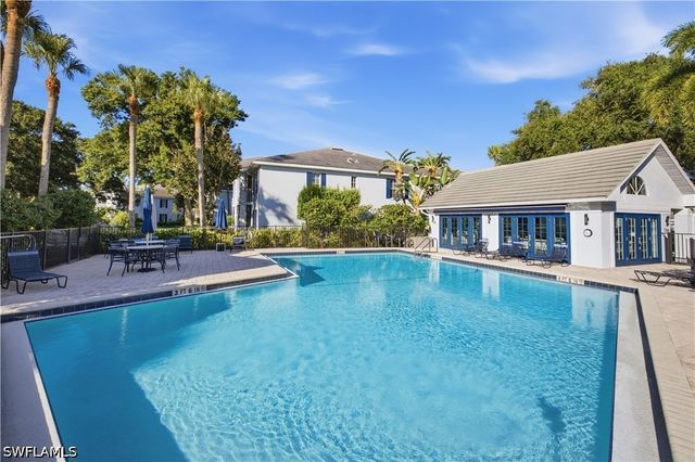 7054 Barrington CIR 102, Naples, FL 34108