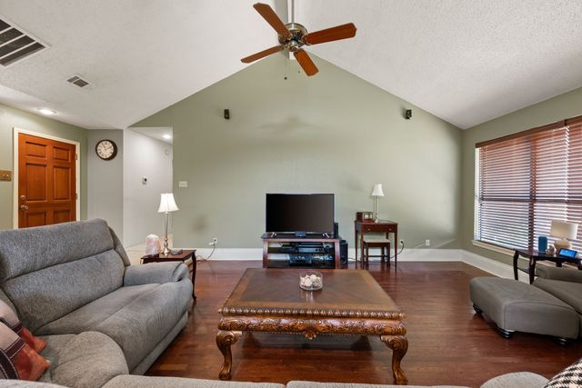 4009 Bradley Lane, Arlington, TX 76017