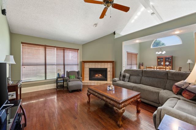 4009 Bradley Lane, Arlington, TX 76017