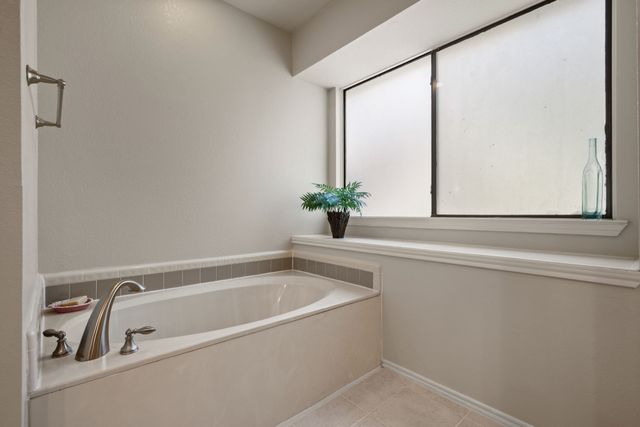 4009 Bradley Lane, Arlington, TX 76017