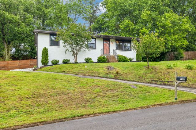 5104 Greentree Dr, Nashville, TN 37211