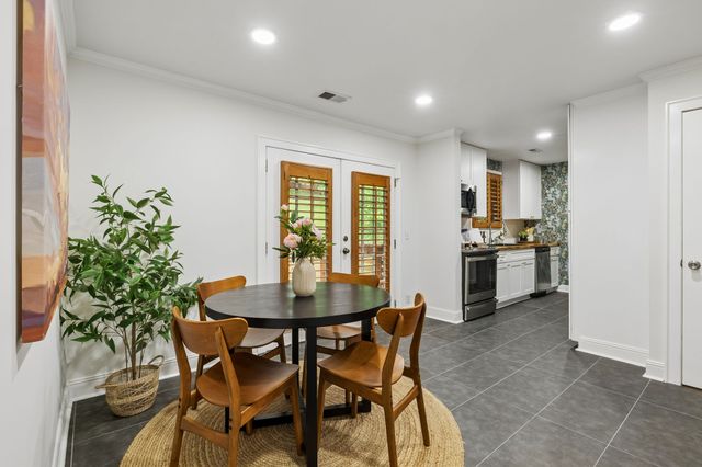 5104 Greentree Dr, Nashville, TN 37211