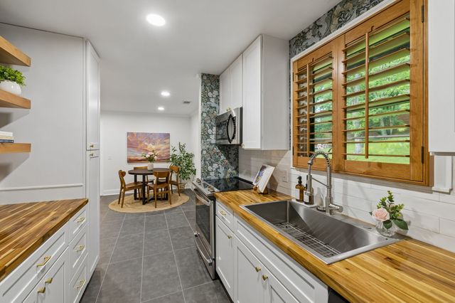 5104 Greentree Dr, Nashville, TN 37211