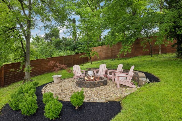 5104 Greentree Dr, Nashville, TN 37211